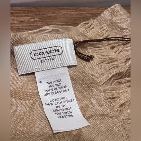 Coach Signature Scarf - Picture 5 of 7
